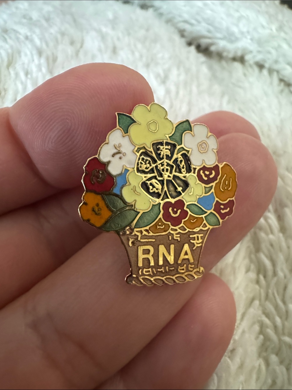 RARE VINTAGE RNA Royal Neighbors of America Pin floral basket bouquet gold tone